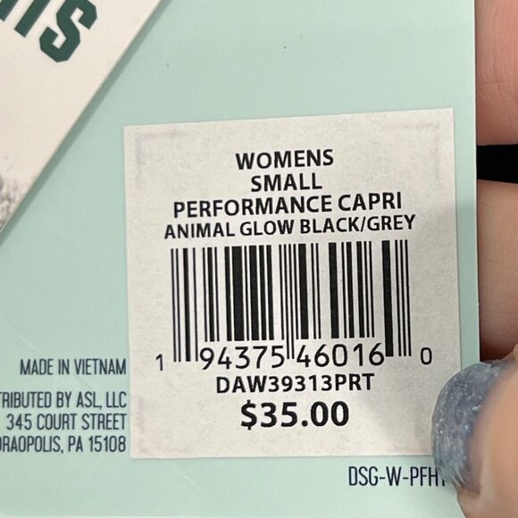 DSG Performance Capri Leggings Sz Small Black & Gray Animal Glow - Picture 7 of 7